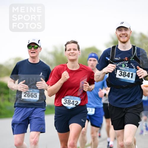 07.04.2024 - 43. Internationalen Wilhelmsburger Insellauf Dr. Thomas Lammeyer http://msf.ph/oto/6040232 07.04.2024 10:34:36 Laufen 2665, 3842, 3841 meine-sportfotos.de