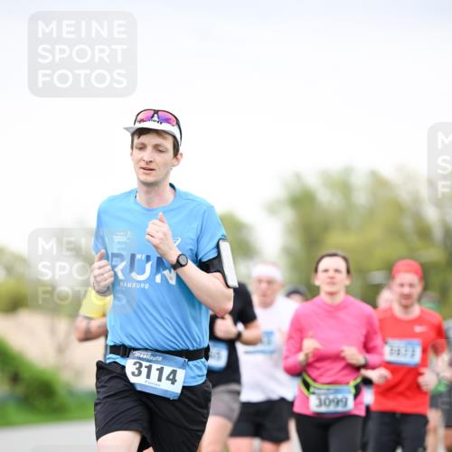 07.04.2024 - 43. Internationalen Wilhelmsburger Insellauf Dr. Thomas Lammeyer http://msf.ph/oto/6040303 07.04.2024 10:34:50 Laufen 3114, 3099 meine-sportfotos.de