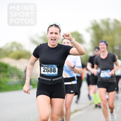 07.04.2024 - 43. Internationalen Wilhelmsburger Insellauf Dr. Thomas Lammeyer http://msf.ph/oto/6040630 07.04.2024 10:36:05 Laufen 2688 meine-sportfotos.de