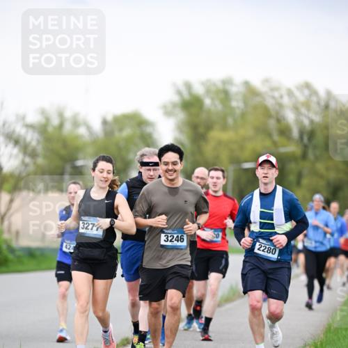 07.04.2024 - 43. Internationalen Wilhelmsburger Insellauf Dr. Thomas Lammeyer http://msf.ph/oto/6040709 07.04.2024 10:36:26 Laufen 424, 3246, 2280, 3277 meine-sportfotos.de