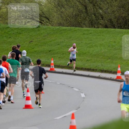 07.04.2024 - 43. Internationalen Wilhelmsburger Insellauf Michael Strokosch http://msf.ph/oto/6040896 07.04.2024 10:19:56 Laufen 4387, 388, 2499, 4362 meine-sportfotos.de