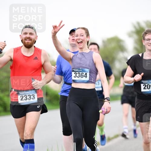 07.04.2024 - 43. Internationalen Wilhelmsburger Insellauf Dr. Thomas Lammeyer http://msf.ph/oto/6040901 07.04.2024 10:37:04 Laufen 2333, 3364, 209 meine-sportfotos.de