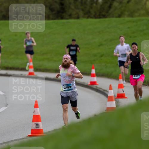 07.04.2024 - 43. Internationalen Wilhelmsburger Insellauf Michael Strokosch http://msf.ph/oto/6040923 07.04.2024 10:20:17 Laufen 2499, 4387 meine-sportfotos.de