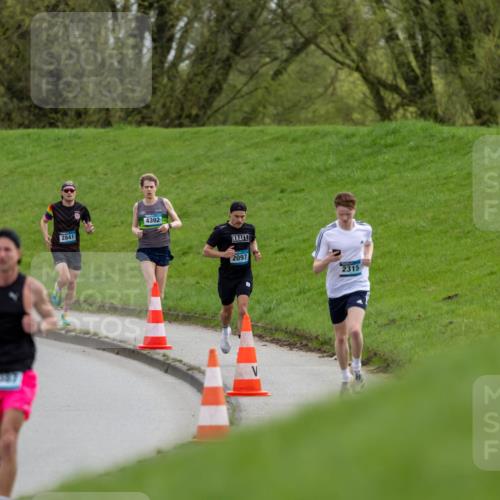 07.04.2024 - 43. Internationalen Wilhelmsburger Insellauf Michael Strokosch http://msf.ph/oto/6040944 07.04.2024 10:20:22 Laufen 4392, 2841, 2097, 2315 meine-sportfotos.de