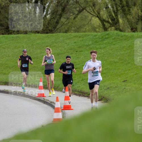 07.04.2024 - 43. Internationalen Wilhelmsburger Insellauf Michael Strokosch http://msf.ph/oto/6040951 07.04.2024 10:20:23 Laufen 3854, 2841, 4387, 4392, 097, 2315 meine-sportfotos.de