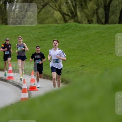 07.04.2024 - 43. Internationalen Wilhelmsburger Insellauf Michael Strokosch http://msf.ph/oto/6040954 07.04.2024 10:20:24 Laufen 2641, 2097, 2315 meine-sportfotos.de