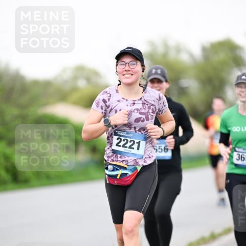 07.04.2024 - 43. Internationalen Wilhelmsburger Insellauf Dr. Thomas Lammeyer http://msf.ph/oto/6040980 07.04.2024 10:37:20 Laufen 43, 2221, 556, 365 meine-sportfotos.de