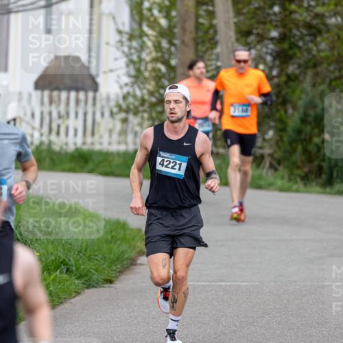 07.04.2024 - 43. Internationalen Wilhelmsburger Insellauf Michael Strokosch http://msf.ph/oto/6041020 07.04.2024 10:20:44 Laufen 06, 4221 meine-sportfotos.de