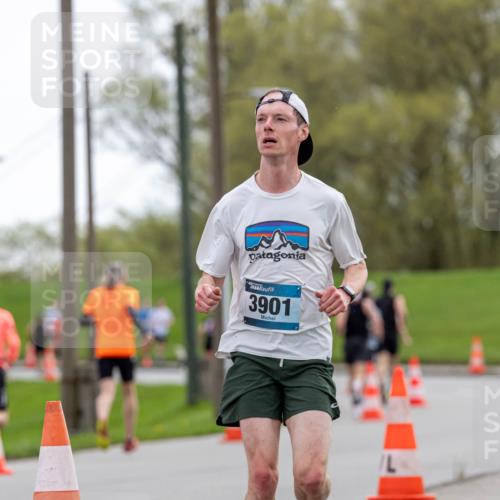 07.04.2024 - 43. Internationalen Wilhelmsburger Insellauf Michael Strokosch http://msf.ph/oto/6041061 07.04.2024 10:21:14 Laufen 3901 meine-sportfotos.de