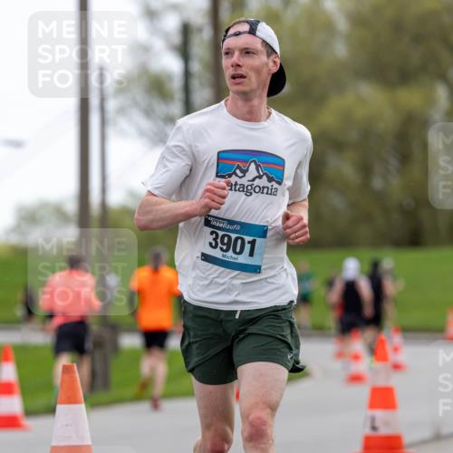 07.04.2024 - 43. Internationalen Wilhelmsburger Insellauf Michael Strokosch http://msf.ph/oto/6041067 07.04.2024 10:21:15 Laufen 3901 meine-sportfotos.de