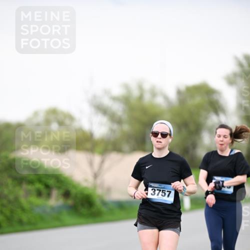 07.04.2024 - 43. Internationalen Wilhelmsburger Insellauf Dr. Thomas Lammeyer http://msf.ph/oto/6041072 07.04.2024 10:37:32 Laufen 3757 meine-sportfotos.de