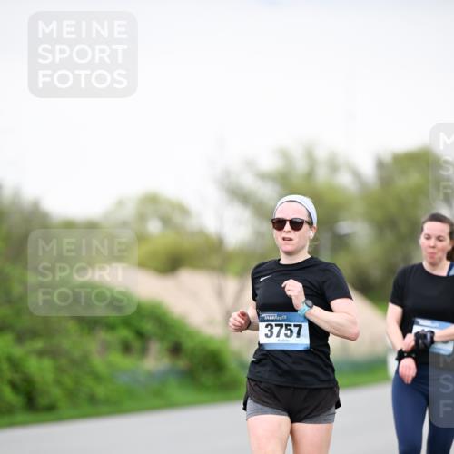 07.04.2024 - 43. Internationalen Wilhelmsburger Insellauf Dr. Thomas Lammeyer http://msf.ph/oto/6041079 07.04.2024 10:37:32 Laufen 3757 meine-sportfotos.de