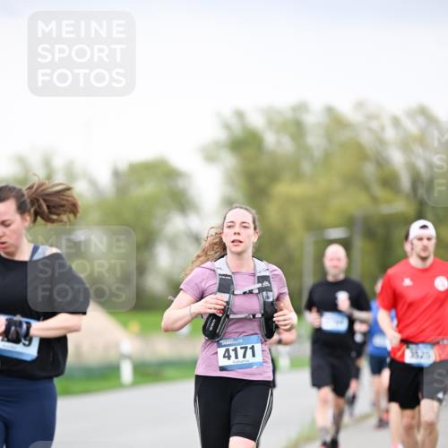 07.04.2024 - 43. Internationalen Wilhelmsburger Insellauf Dr. Thomas Lammeyer http://msf.ph/oto/6041092 07.04.2024 10:37:34 Laufen 4171 meine-sportfotos.de