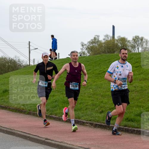 07.04.2024 - 43. Internationalen Wilhelmsburger Insellauf Michael Strokosch http://msf.ph/oto/6041123 07.04.2024 10:22:21 Laufen 3938, 3928, 508 meine-sportfotos.de