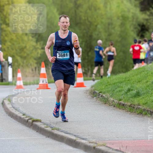 07.04.2024 - 43. Internationalen Wilhelmsburger Insellauf Michael Strokosch http://msf.ph/oto/6041143 07.04.2024 10:22:29 Laufen 3681 meine-sportfotos.de