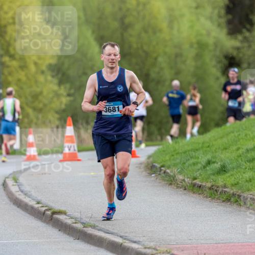 07.04.2024 - 43. Internationalen Wilhelmsburger Insellauf Michael Strokosch http://msf.ph/oto/6041145 07.04.2024 10:22:29 Laufen 3681 meine-sportfotos.de