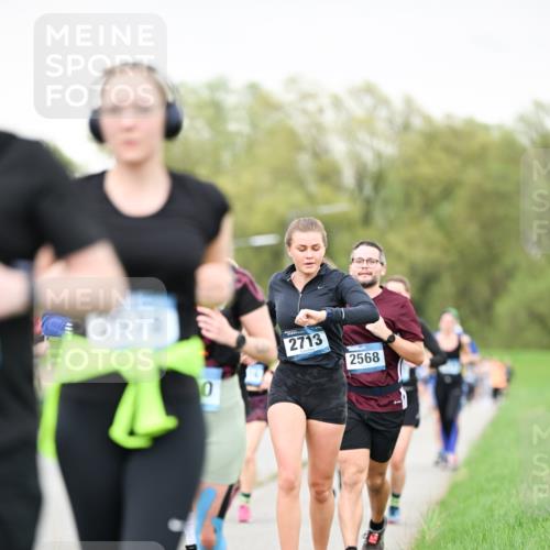07.04.2024 - 43. Internationalen Wilhelmsburger Insellauf Dr. Thomas Lammeyer http://msf.ph/oto/6041305 07.04.2024 10:37:59 Laufen 7676, 0, 2713, 2568 meine-sportfotos.de