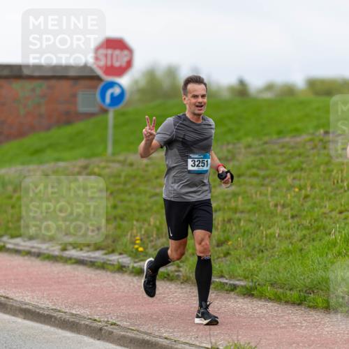 07.04.2024 - 43. Internationalen Wilhelmsburger Insellauf Michael Strokosch http://msf.ph/oto/6041511 07.04.2024 10:29:58 Laufen 3662, 3251, 2254 meine-sportfotos.de