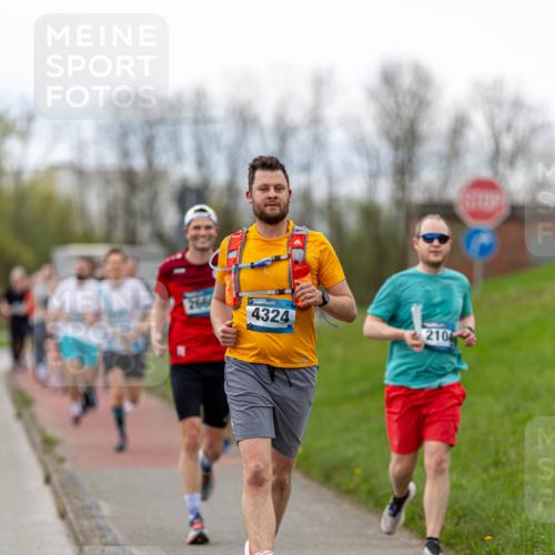 07.04.2024 - 43. Internationalen Wilhelmsburger Insellauf Michael Strokosch http://msf.ph/oto/6041568 07.04.2024 10:30:44 Laufen 2661, 4324, 2104 meine-sportfotos.de