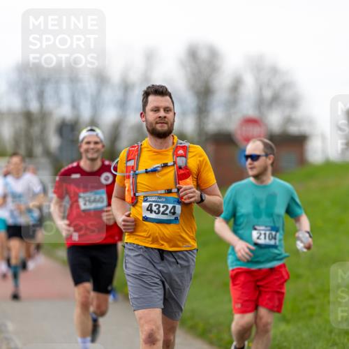 07.04.2024 - 43. Internationalen Wilhelmsburger Insellauf Michael Strokosch http://msf.ph/oto/6041571 07.04.2024 10:30:45 Laufen 2660, 4324, 2104 meine-sportfotos.de
