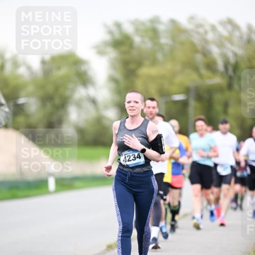 07.04.2024 - 43. Internationalen Wilhelmsburger Insellauf Dr. Thomas Lammeyer http://msf.ph/oto/6041783 07.04.2024 10:39:07 Laufen 4234 meine-sportfotos.de