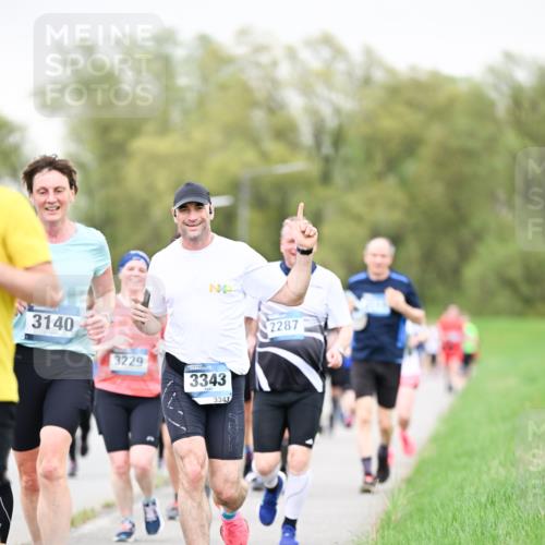 07.04.2024 - 43. Internationalen Wilhelmsburger Insellauf Dr. Thomas Lammeyer http://msf.ph/oto/6041840 07.04.2024 10:39:13 Laufen 3140, 3229, 3343, 3343, 2287 meine-sportfotos.de