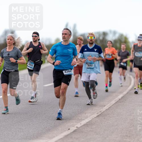 07.04.2024 - 43. Internationalen Wilhelmsburger Insellauf Michael Strokosch http://msf.ph/oto/6041854 07.04.2024 10:38:58 Laufen 3602, 3602, 4368, 3692 meine-sportfotos.de