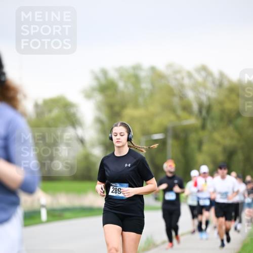 07.04.2024 - 43. Internationalen Wilhelmsburger Insellauf Dr. Thomas Lammeyer http://msf.ph/oto/6042237 07.04.2024 10:40:16 Laufen 289 meine-sportfotos.de