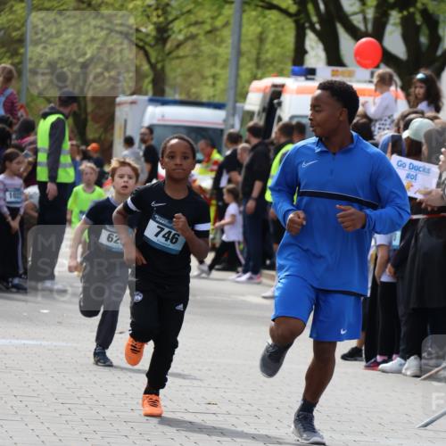 07.04.2024 - 43. Internationalen Wilhelmsburger Insellauf Strokosch-Dieckow http://msf.ph/oto/6064742 07.04.2024 13:08:57 Ziel 15, 597, 628, 746 meine-sportfotos.de