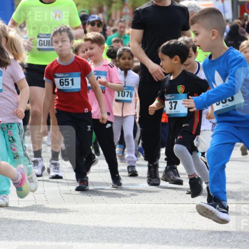07.04.2024 - 43. Internationalen Wilhelmsburger Insellauf Strokosch-Dieckow http://msf.ph/oto/6064744 07.04.2024 13:04:49 Ziel 3107, 3108, 17, 26, 76, 89, 90, 94, 98, 168, 169, 177, 179, 180, 292, 296, 298, 299, 300, 301, 310, 312, 313, 316, 334, 336, 337, 340, 342, 390, 436, 447, 602, 604, 625, 631, 642, 645, 655, 664, 671, 674, 675, 680, 692, 693, 700, 701, 714, 715, 717, 718, 719, 721, 722, 726, 731, 735, 741, 742, 743, 751, 753, 762, 764, 766, 767, 768, 776, 893, 896, 897, 899, 900, 903, 905, 906, 910, 912, 914, 915, 916, 920, 921, 923, 924, 925, 934, 1060, 1070, 1120, 1137 meine-sportfotos.de