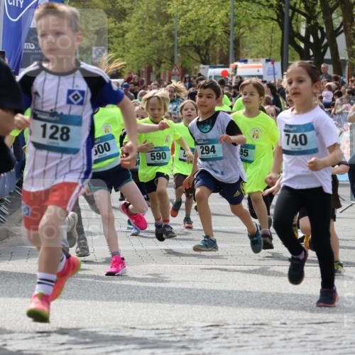 07.04.2024 - 43. Internationalen Wilhelmsburger Insellauf Strokosch-Dieckow http://msf.ph/oto/6064759 07.04.2024 13:04:36 Ziel 2, 15, 30, 32, 37, 39, 66, 68, 70, 71, 81, 92, 99, 228, 229, 289, 290, 294, 297, 304, 305, 327, 329, 330, 365, 367, 399, 410, 411, 414, 433, 440, 442, 588, 589, 590, 591, 592, 593, 594, 595, 596, 597, 598, 599, 600, 605, 628, 706, 711, 713, 727, 732, 736, 738, 746, 747, 748, 1064, 1073, 1075, 1109, 1125, 1128, 1130 meine-sportfotos.de