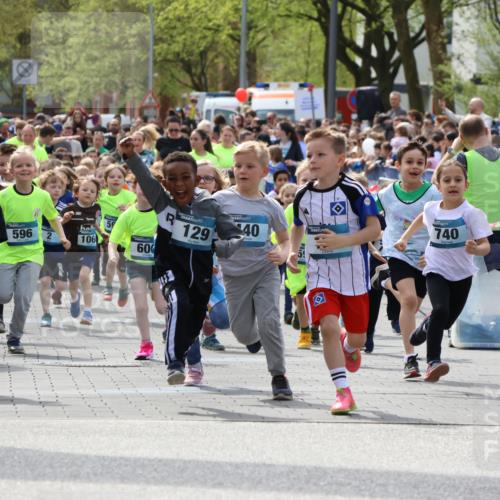 07.04.2024 - 43. Internationalen Wilhelmsburger Insellauf Strokosch-Dieckow http://msf.ph/oto/6064768 07.04.2024 13:04:34 Ziel 2, 15, 30, 32, 37, 39, 66, 68, 70, 71, 81, 92, 99, 128, 129, 228, 289, 290, 294, 297, 304, 305, 327, 329, 330, 410, 414, 433, 440, 442, 589, 590, 591, 592, 593, 594, 595, 596, 597, 598, 599, 600, 706, 711, 713, 732, 736, 738, 740, 746, 747, 748, 1064, 1073, 1075, 1109, 1130 meine-sportfotos.de