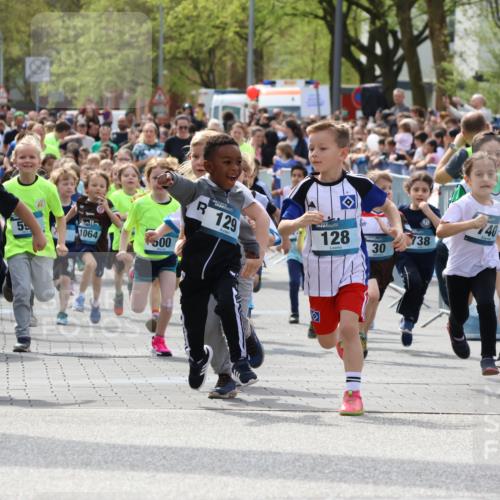 07.04.2024 - 43. Internationalen Wilhelmsburger Insellauf Strokosch-Dieckow http://msf.ph/oto/6064770 07.04.2024 13:04:34 Ziel 2, 15, 30, 32, 37, 39, 66, 68, 70, 71, 81, 92, 99, 128, 129, 228, 289, 290, 294, 297, 304, 305, 327, 329, 330, 410, 414, 433, 440, 442, 589, 590, 591, 592, 593, 594, 595, 596, 597, 598, 599, 600, 706, 711, 713, 732, 736, 738, 740, 746, 747, 748, 1064, 1073, 1075, 1109, 1130 meine-sportfotos.de