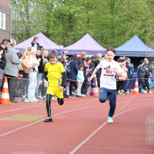 14.04.2024 - Hammer Lauf Strokosch-Dieckow http://msf.ph/oto/6065114 14.04.2024 09:49:41 Ziel 154, 865, 947, 951, 964, 1147, 154, 865, 947, 951, 964, 1147 meine-sportfotos.de