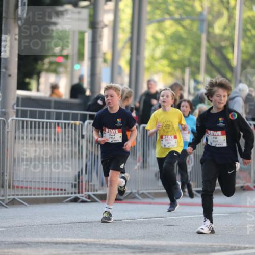 27.04.2024 - Das Zehntel Fuchs,  Jonas http://msf.ph/oto/6101352 27.04.2024 08:50:25 Ziel 1471, 1497, 1552, 1584, 1596, 1866, 1929, 2114, 2134, 2345, 2360, 2644, 2652, 2679, 3030, 3112, 3145, 3168, 3455, 3460, 3473, 3705, 3838 meine-sportfotos.de