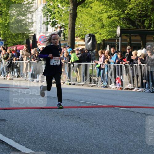 27.04.2024 - Das Zehntel H.Heesch http://msf.ph/oto/6104412 27.04.2024 08:47:11 Ziel 3178, 3828 meine-sportfotos.de