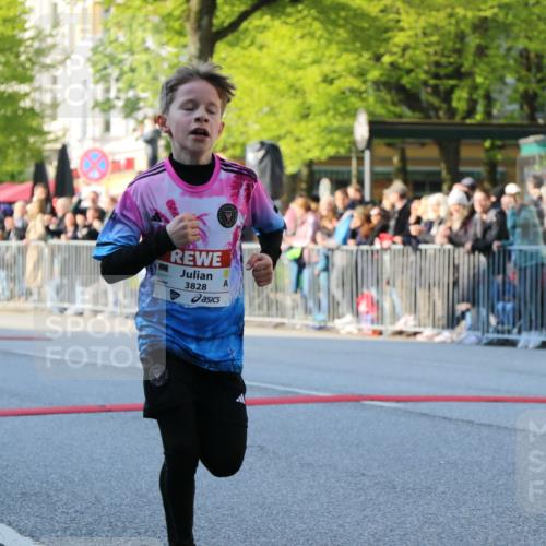 27.04.2024 - Das Zehntel H.Heesch http://msf.ph/oto/6104429 27.04.2024 08:47:22 Ziel 1472, 1484, 3828 meine-sportfotos.de
