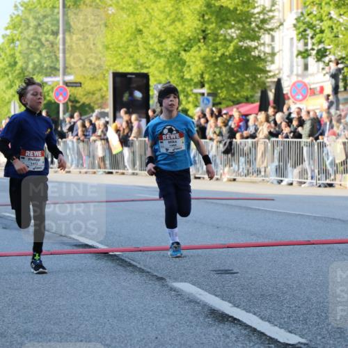 27.04.2024 - Das Zehntel H.Heesch http://msf.ph/oto/6104432 27.04.2024 08:47:24 Ziel 1472, 1484, 3828 meine-sportfotos.de