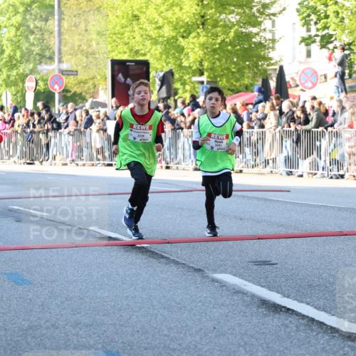 27.04.2024 - Das Zehntel H.Heesch http://msf.ph/oto/6104660 27.04.2024 08:49:38 Ziel 3238, 3241, 3453, 3764, 3784, 3819, 3846 meine-sportfotos.de