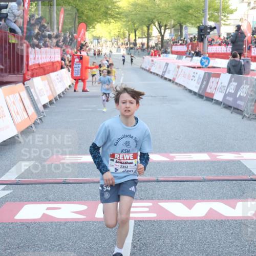 27.04.2024 - Das Zehntel Lena Gebhardt http://msf.ph/oto/6128337 27.04.2024 08:49:28 Ziel 1252, 2317, 2352, 2848, 3177, 3382, 3402, 3465 meine-sportfotos.de