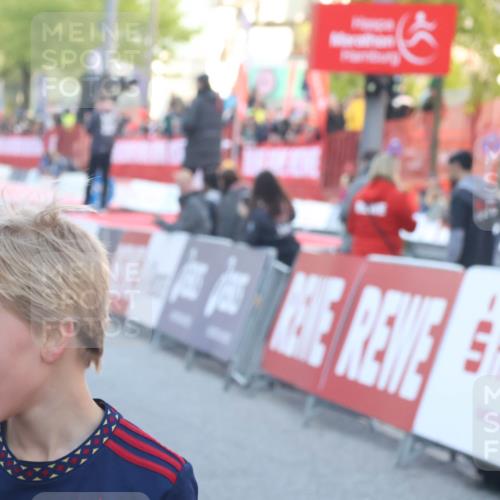 27.04.2024 - Das Zehntel Lena Gebhardt http://msf.ph/oto/6131324 27.04.2024 08:50:19 Ziel 1326, 3169, 3238, 3241, 3453, 3764, 3784, 3819 meine-sportfotos.de