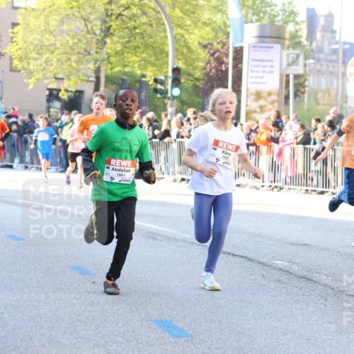 27.04.2024 - Das Zehntel Strokosch-Dieckow http://msf.ph/oto/6160088 27.04.2024 08:50:08 Laufen 1230, 1497, 1552, 1553, 1584, 1596, 1661, 1929, 2114, 2360, 2679, 3030, 3112, 3145, 3473, 3705, 3706, 3833 meine-sportfotos.de