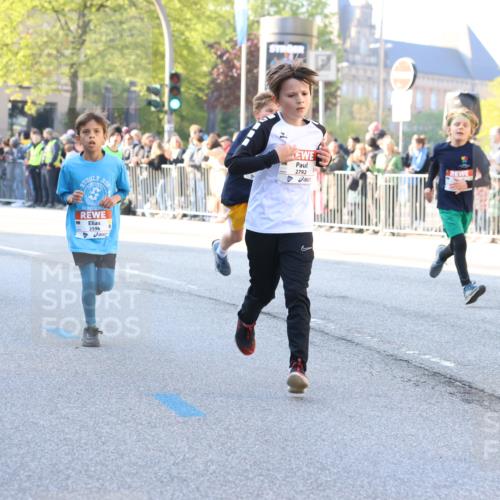 27.04.2024 - Das Zehntel Strokosch-Dieckow http://msf.ph/oto/6209304 27.04.2024 08:49:50 Laufen 1233, 1707, 2014, 2354, 2596, 2792, 3043, 3141, 3155, 3156, 3472, 3480, 3709, 3775, 3794 meine-sportfotos.de