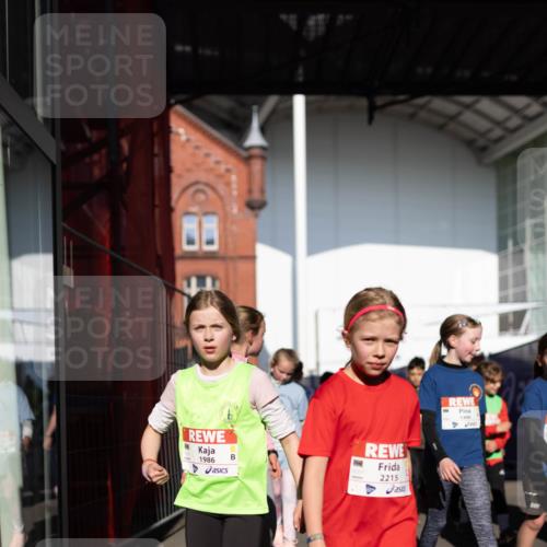 27.04.2024 - Das Zehntel Michael Strokosch http://msf.ph/oto/6212311 27.04.2024 08:01:02 Allgemein zum Event 1986, 1446, 2215 meine-sportfotos.de