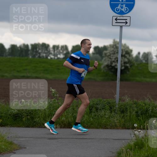 05.05.2024 - 7. Wedeler Halbmarathon Michael Strokosch http://msf.ph/oto/6221031 05.05.2024 10:55:58 Laufen  meine-sportfotos.de