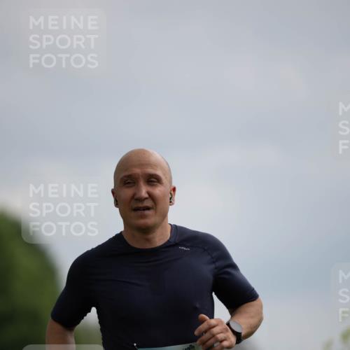 05.05.2024 - 7. Wedeler Halbmarathon Michael Strokosch http://msf.ph/oto/6221166 05.05.2024 11:08:22 Laufen 484 meine-sportfotos.de