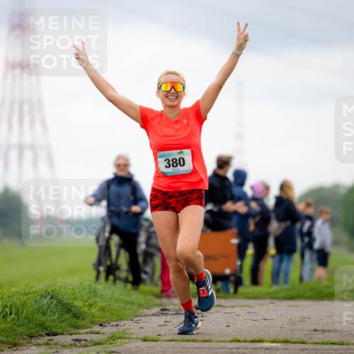 05.05.2024 - 7. Wedeler Halbmarathon Michael Strokosch http://msf.ph/oto/6221187 05.05.2024 11:22:11 Laufen 380 meine-sportfotos.de