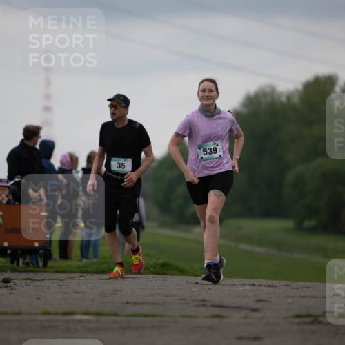 05.05.2024 - 7. Wedeler Halbmarathon Michael Strokosch http://msf.ph/oto/6221193 05.05.2024 11:22:16 Laufen 35, 539 meine-sportfotos.de