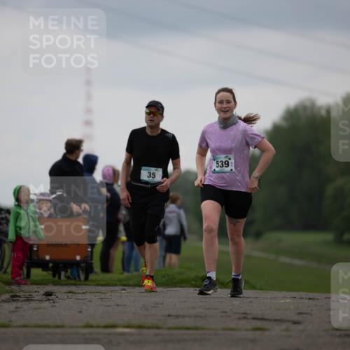 05.05.2024 - 7. Wedeler Halbmarathon Michael Strokosch http://msf.ph/oto/6221194 05.05.2024 11:22:16 Laufen 35, 539 meine-sportfotos.de