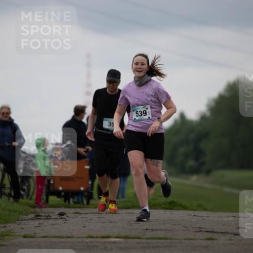 05.05.2024 - 7. Wedeler Halbmarathon Michael Strokosch http://msf.ph/oto/6221197 05.05.2024 11:22:17 Laufen 35, 539 meine-sportfotos.de